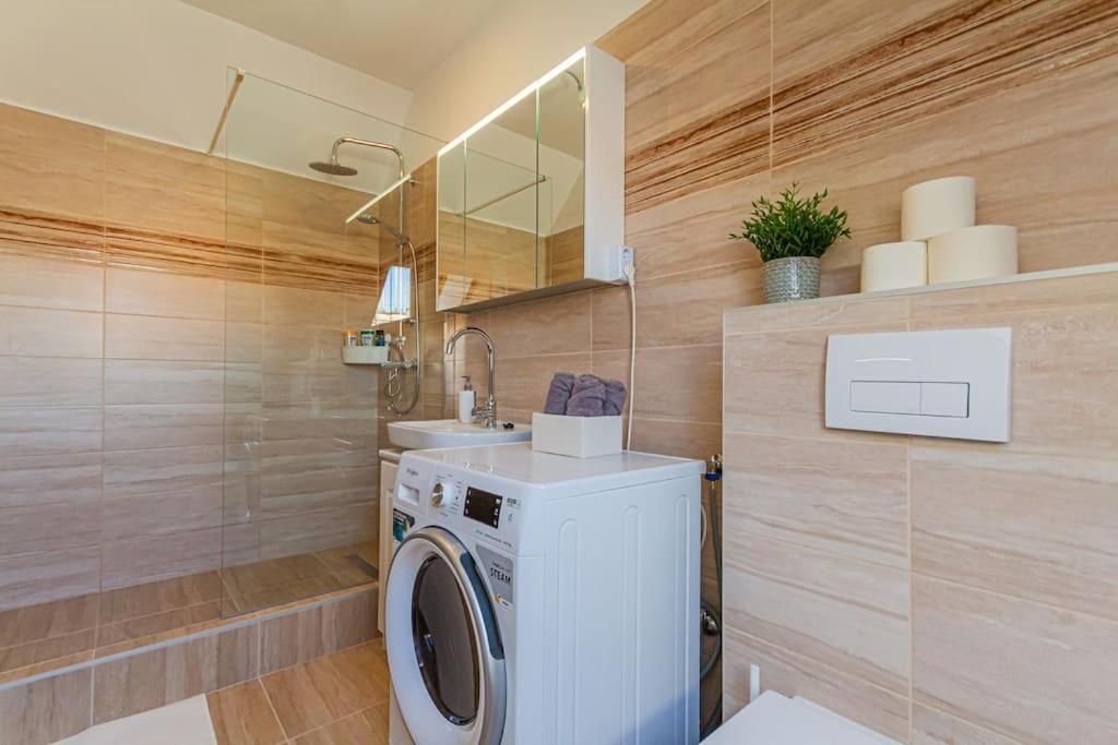 Roomy Apartment 80Sqm At City Center Free Parking Space, Ac & Balcony ブダペスト エクステリア 写真