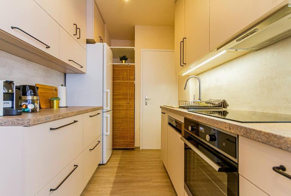 Roomy Apartment 80Sqm At City Center Free Parking Space, Ac & Balcony ブダペスト エクステリア 写真