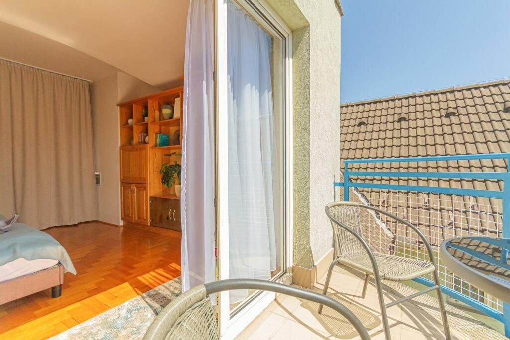 Roomy Apartment 80Sqm At City Center Free Parking Space, Ac & Balcony ブダペスト エクステリア 写真