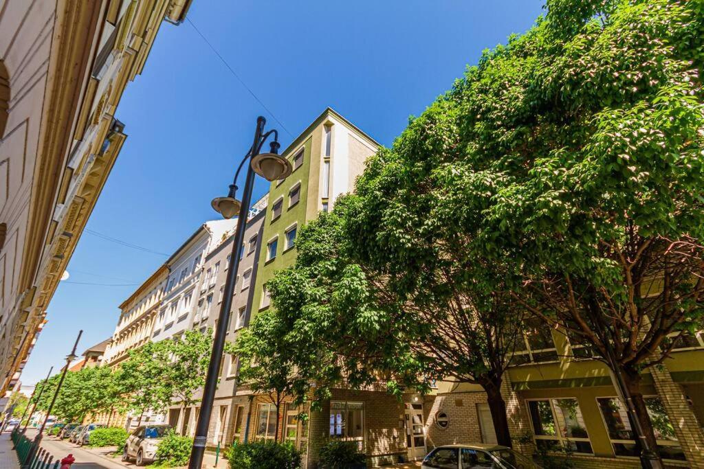 Roomy Apartment 80Sqm At City Center Free Parking Space, Ac & Balcony ブダペスト エクステリア 写真