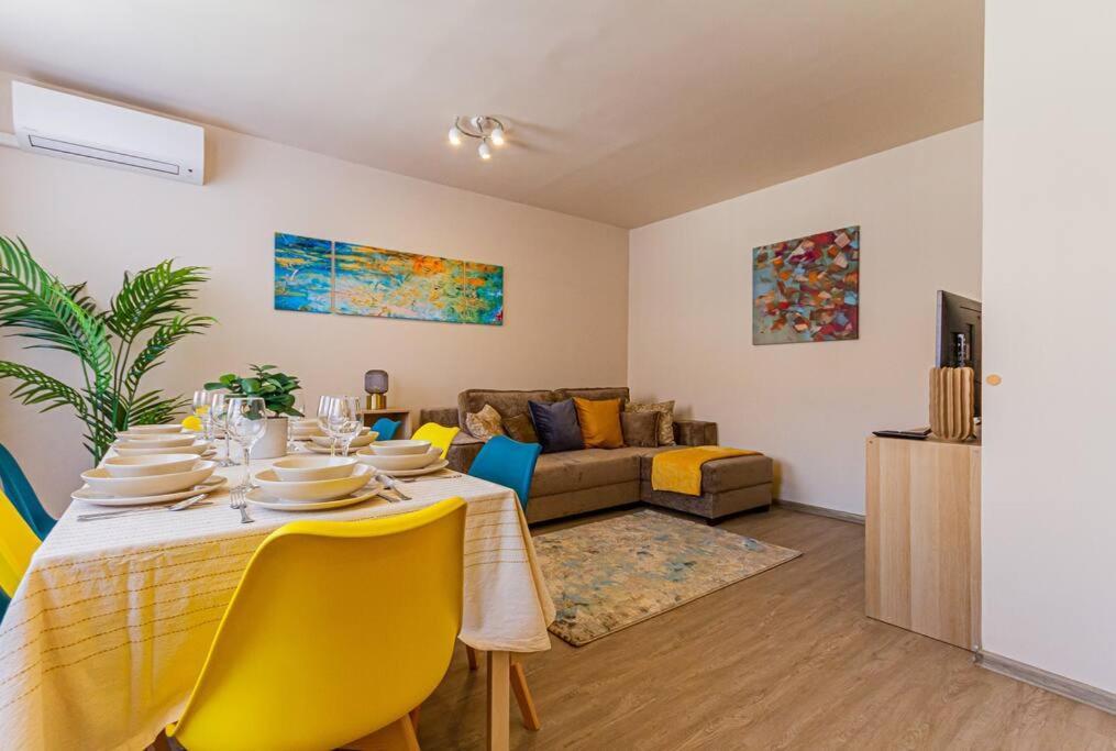 Roomy Apartment 80Sqm At City Center Free Parking Space, Ac & Balcony ブダペスト エクステリア 写真