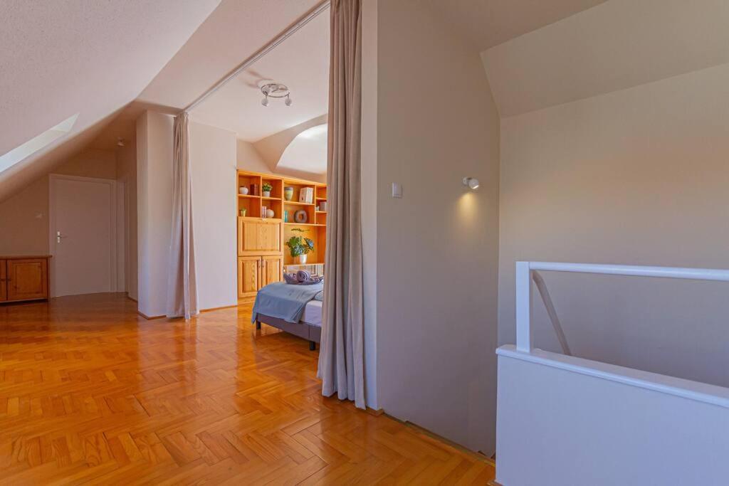 Roomy Apartment 80Sqm At City Center Free Parking Space, Ac & Balcony ブダペスト エクステリア 写真