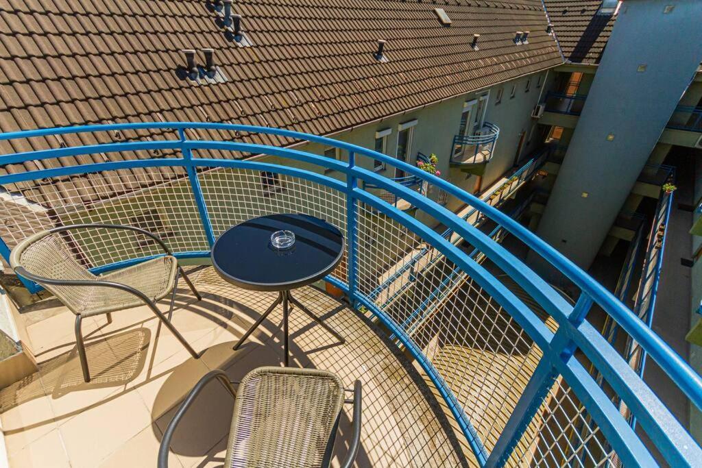 Roomy Apartment 80Sqm At City Center Free Parking Space, Ac & Balcony ブダペスト エクステリア 写真